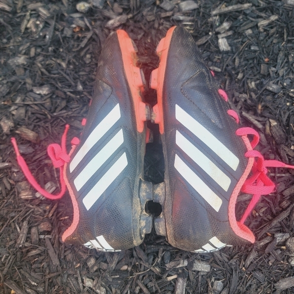 2/$20 Adidas Soccer Cleats 13 - Picture 3 of 5